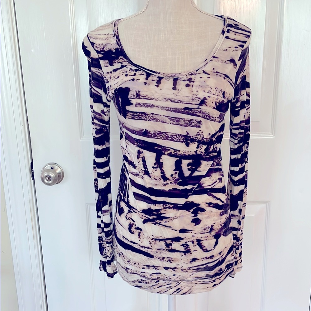 Simply Vera. Vera Wang   Long sleeve T-shirt.